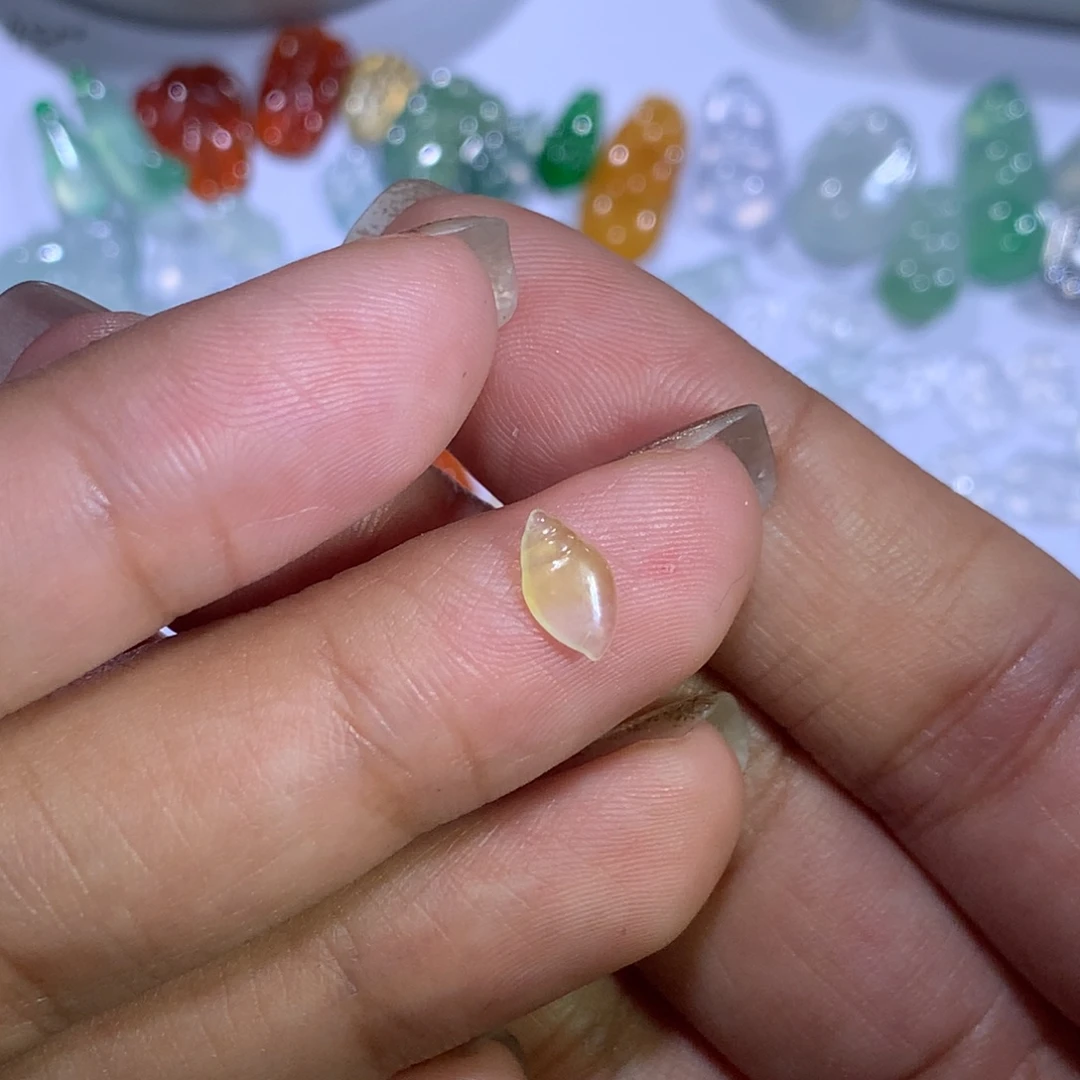 翡翠裸石未镶嵌冰黄翡海螺卡8.4