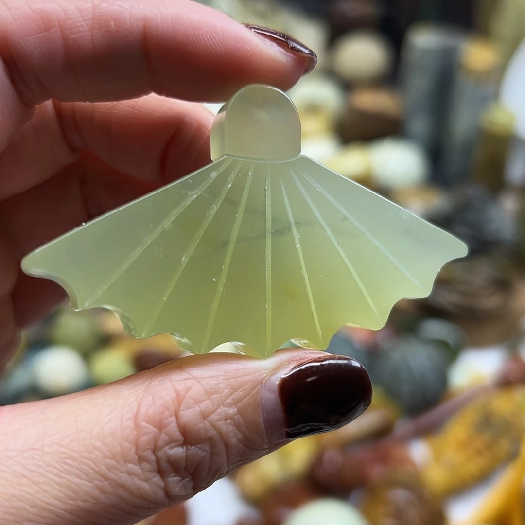 岫玉未镶嵌颈饰岫玉扇子