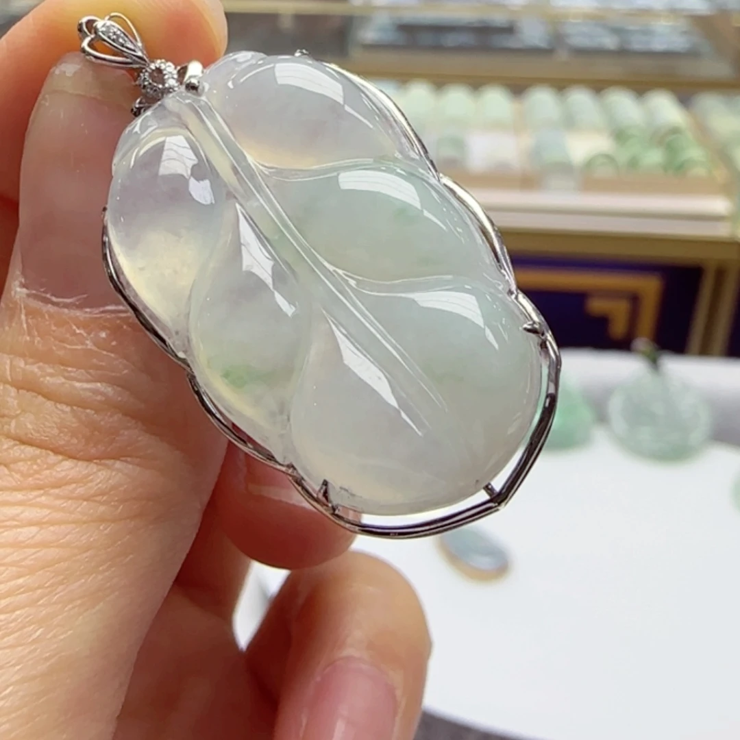 18K金镶嵌挂件翡翠叶子