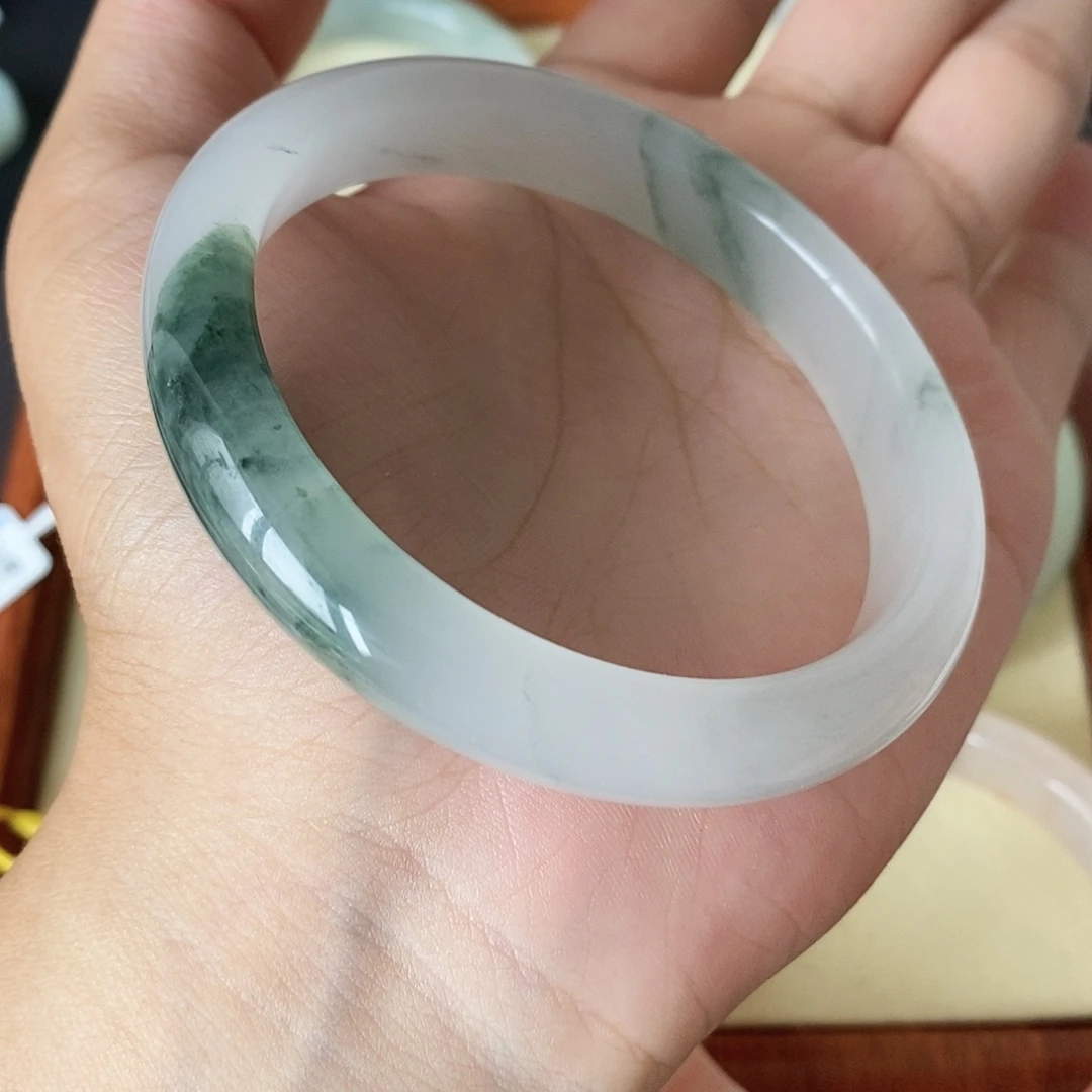 未镶嵌手镯石英质玉