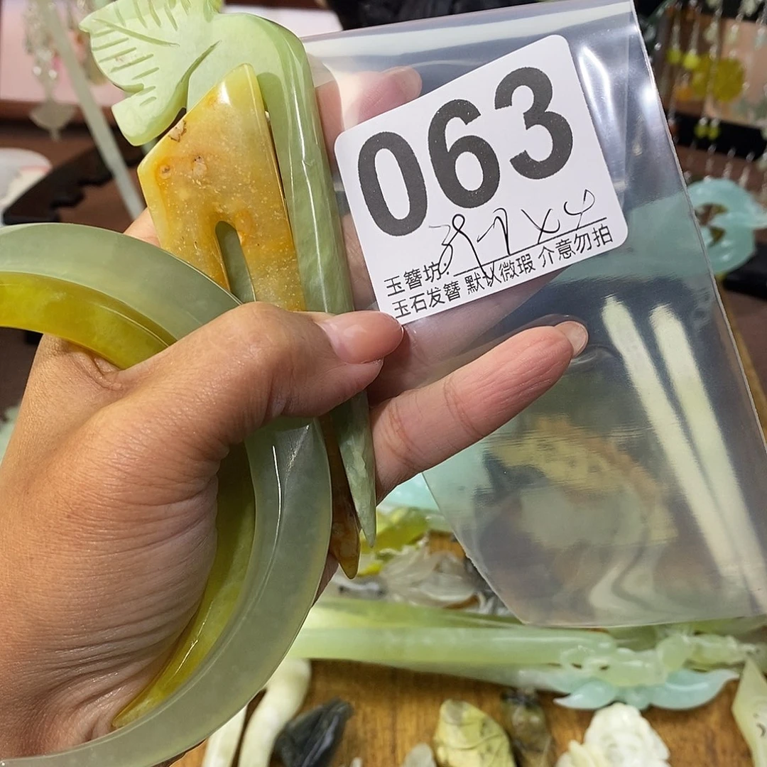 佑***七未镶嵌蛇纹石玉发饰