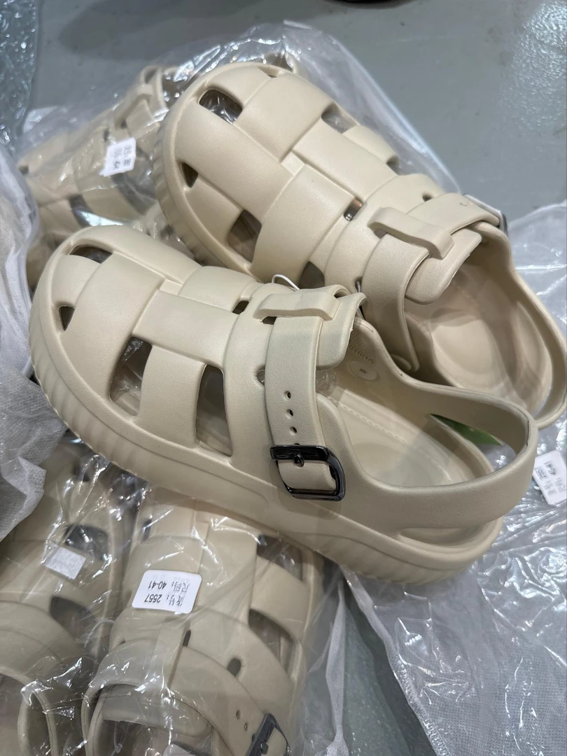 9871 夏季休闲百搭凉鞋（40-41）