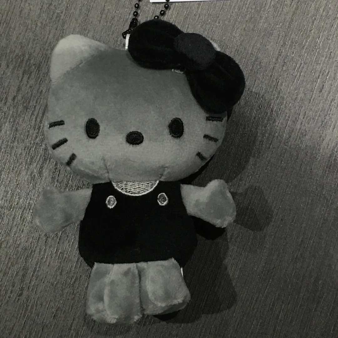 50周年炭灰黑皮Kitty包包挂件毛绒玩偶挂件包包挂饰