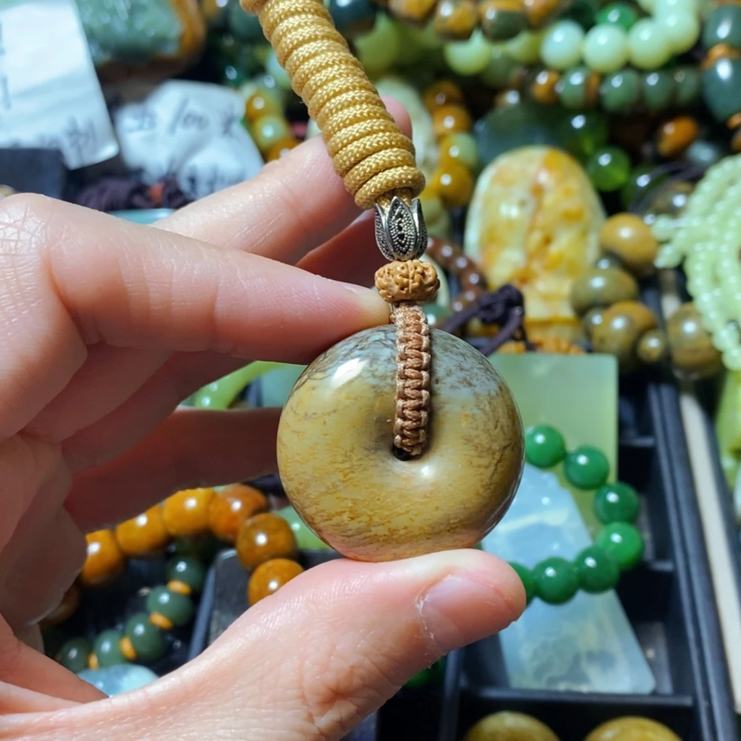 岫岩老玉（透闪石质玉）未镶嵌颈饰