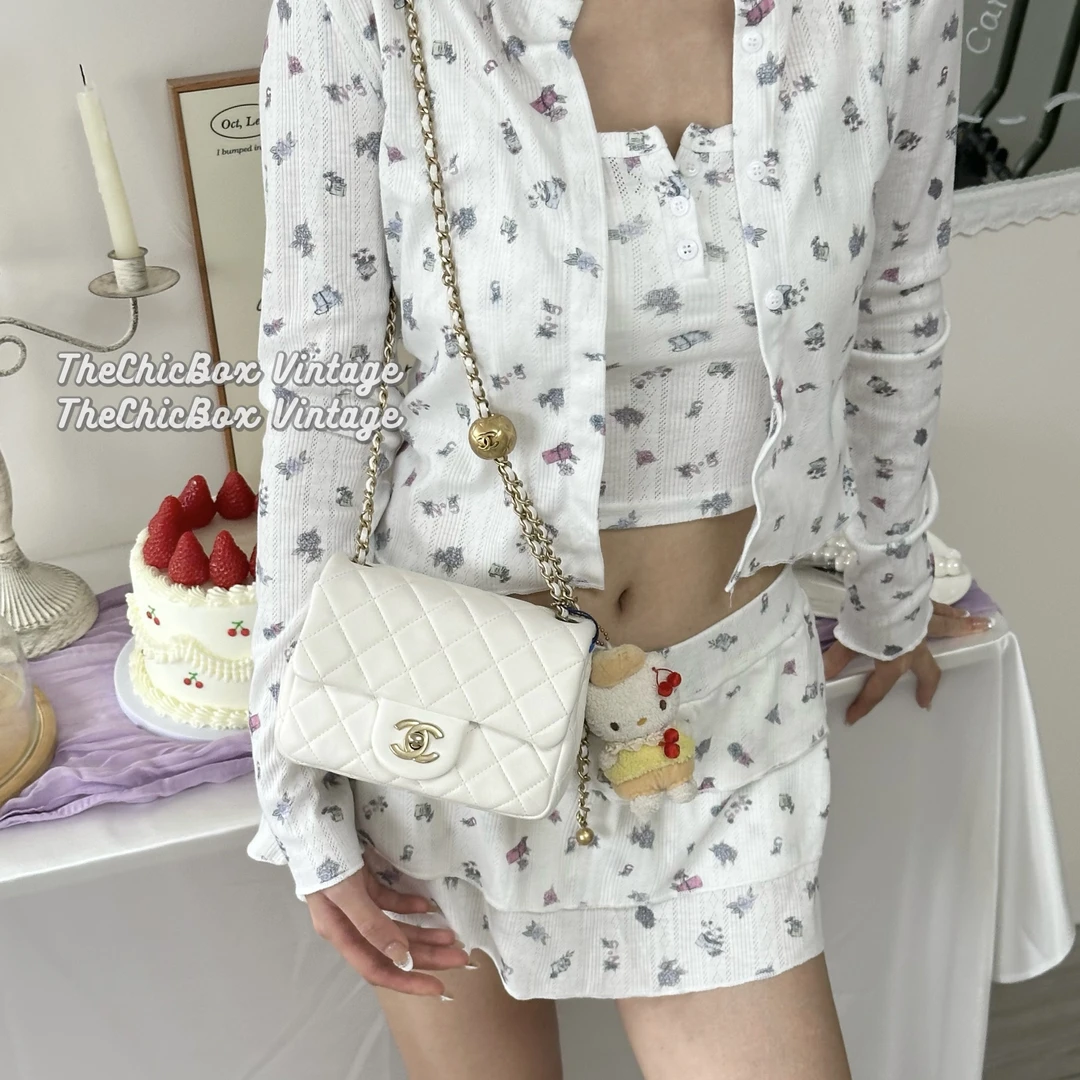 95新 Chanel/香奈儿 只盒/Chanel爆款白色金球方胖子斜挎包