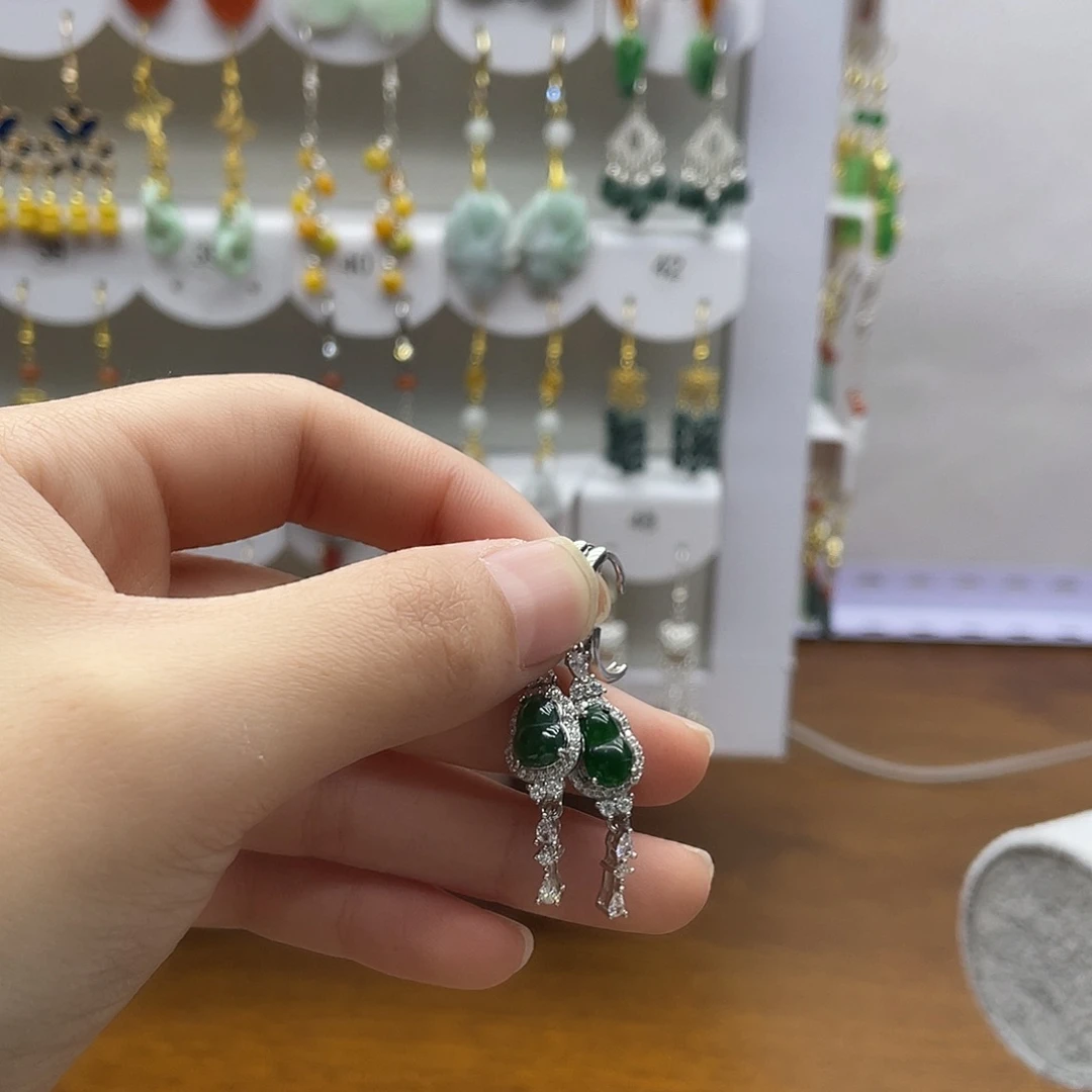 翡翠未镶嵌耳饰一物一图，以实物为准