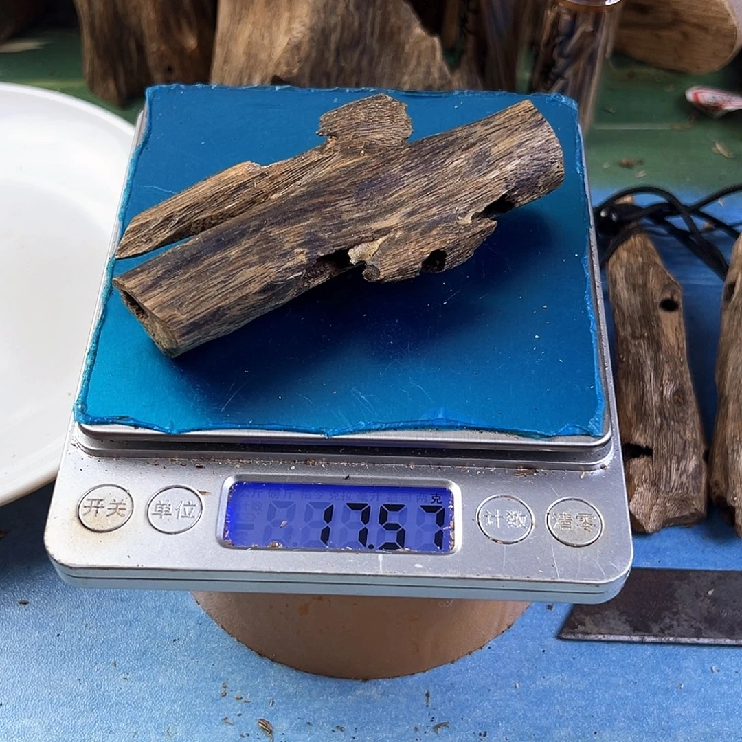 香料绿奇楠虫漏白棋17克