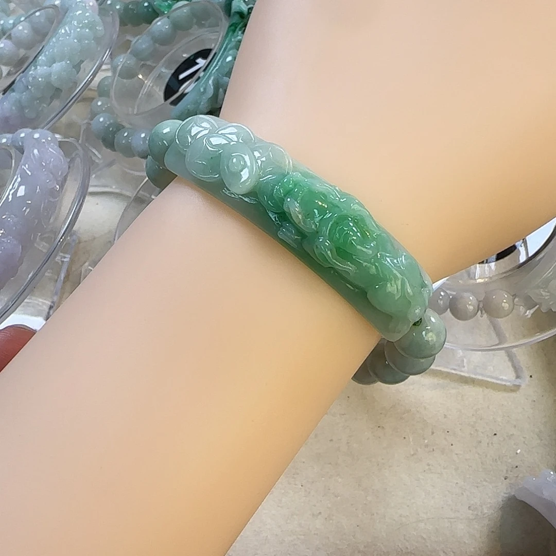 翡翠未镶嵌颈饰手牌