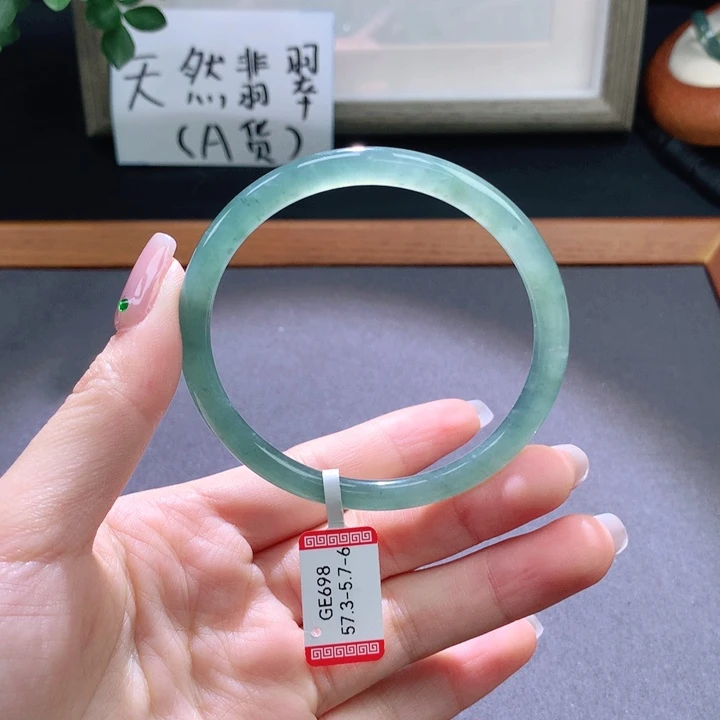 翡翠手镯未镶嵌天然翡翠手镯
