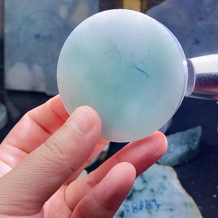 翡翠未镶嵌颈饰毛料45