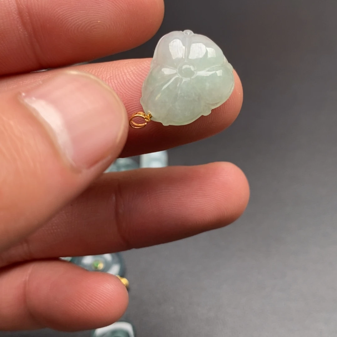 颈饰18K金镶嵌翡翠