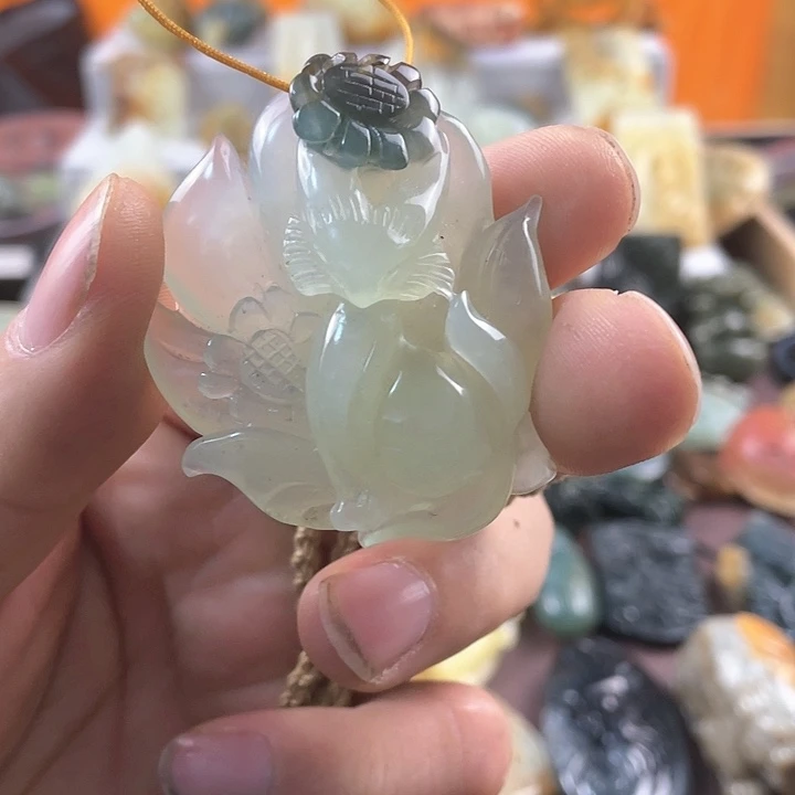 蛇纹石玉颈饰未镶嵌萍****恋