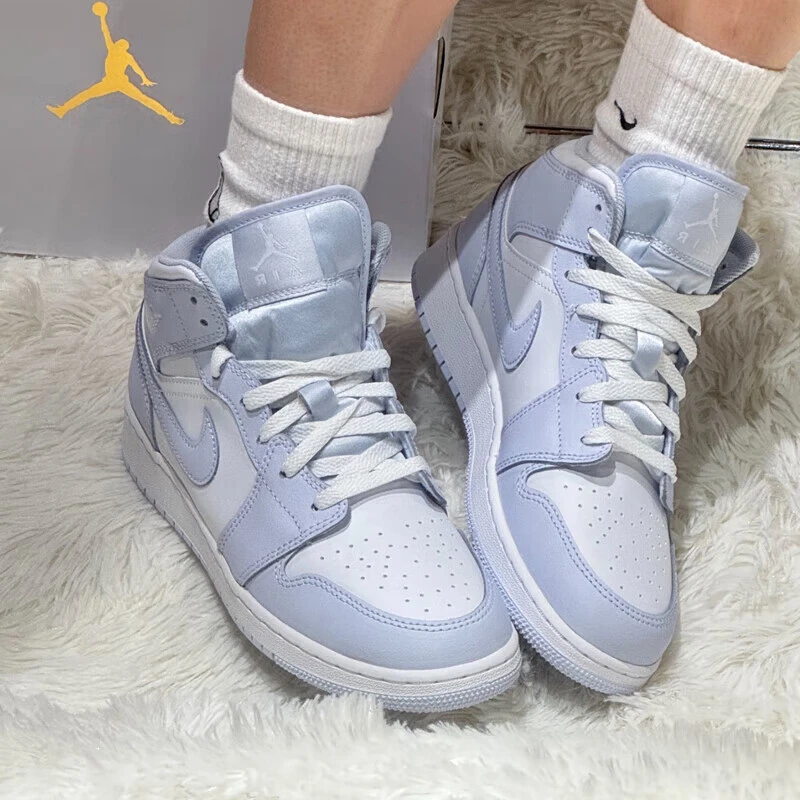 耐克（NIKE）女鞋JORDAN复古篮球鞋AJ1中帮运动鞋休闲鞋FD8780-400