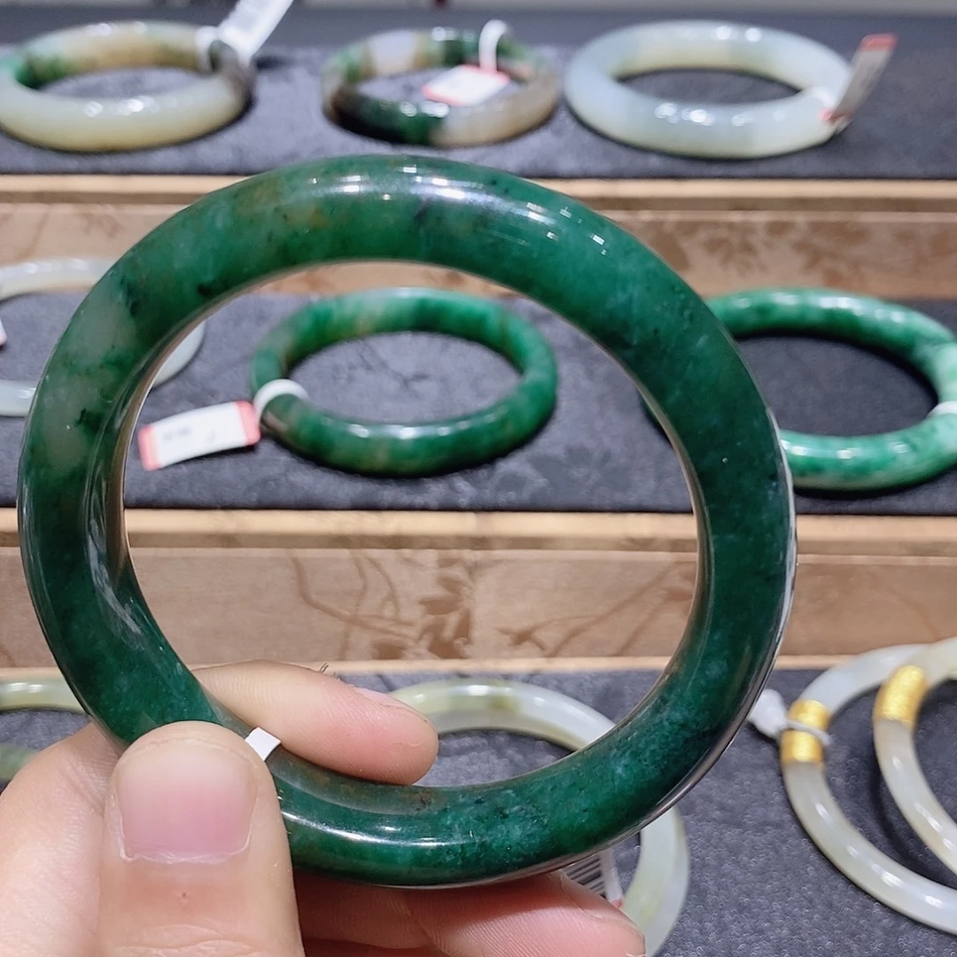 独山玉未镶嵌手镯