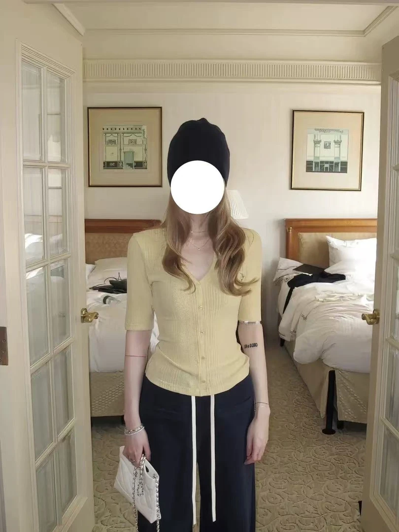 黄色/燕麦色坑条V领修身可打底外穿长袖新品Q510