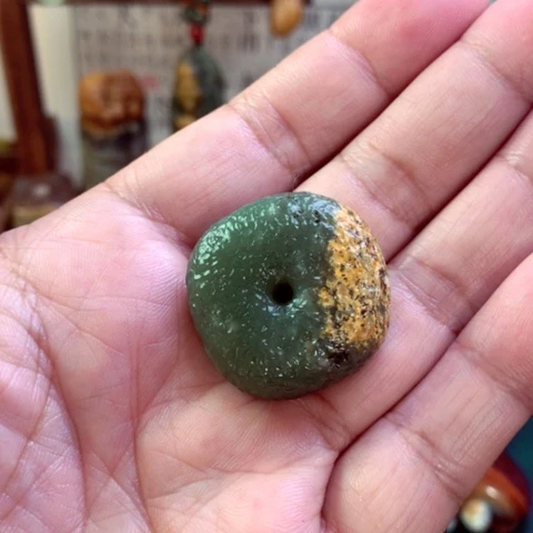 岫岩河磨玉（透闪石质玉）颈饰未镶嵌