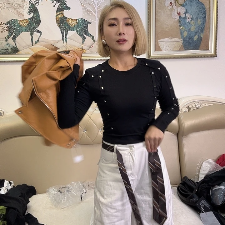 伊***店白色工装牛仔裤M显瘦