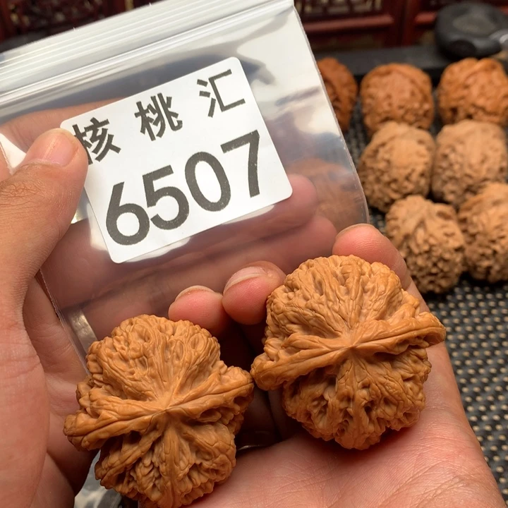 文玩核桃吊坠大粗筋