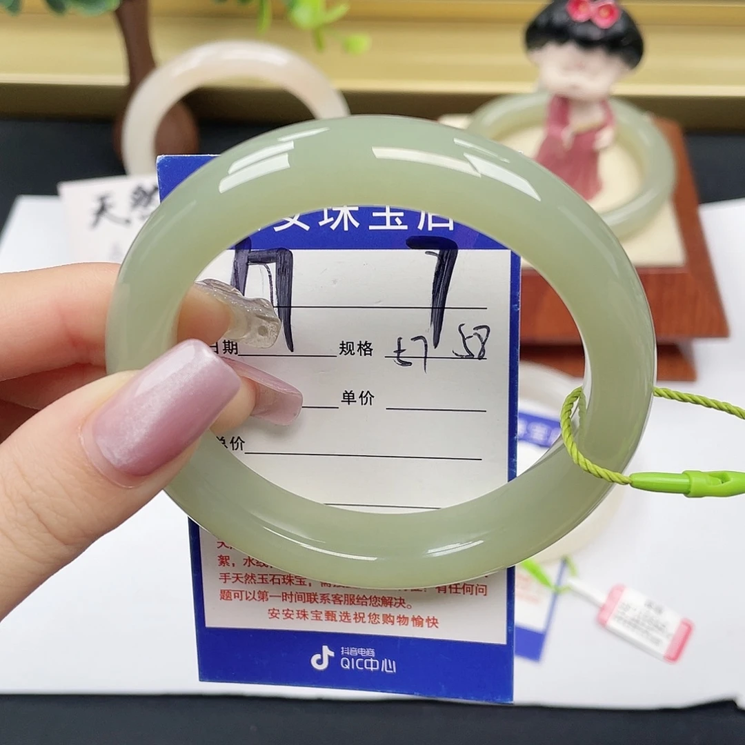 和田玉未镶嵌手镯