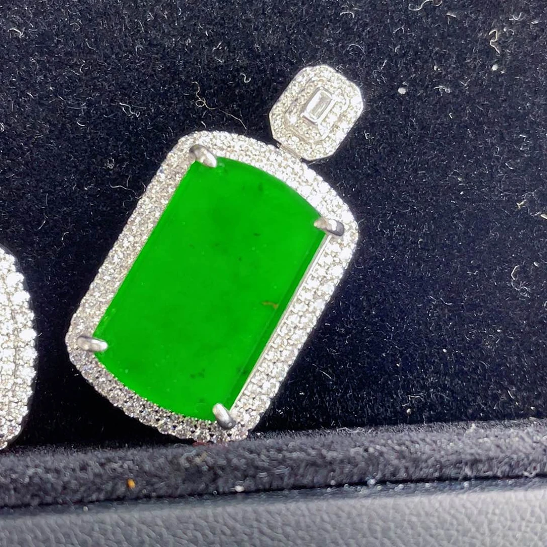 翡翠吊坠(不含链)未镶嵌