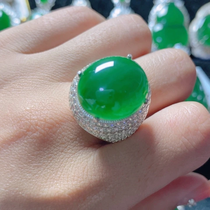 翡翠颈饰未镶嵌18。