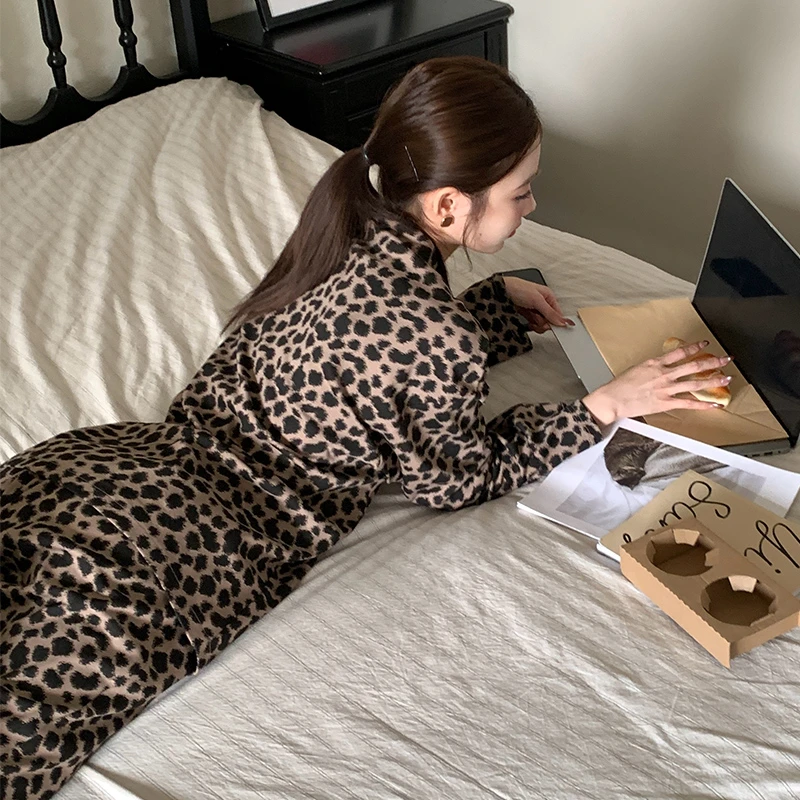 春秋季新款纯棉女士睡衣长袖长裤开衫时尚豹纹宽松大码家居服套装