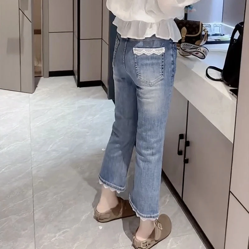 2025秋季新款弹力牛仔裤大码蕾丝拼接九分微喇裤薄款显瘦喇叭裤子