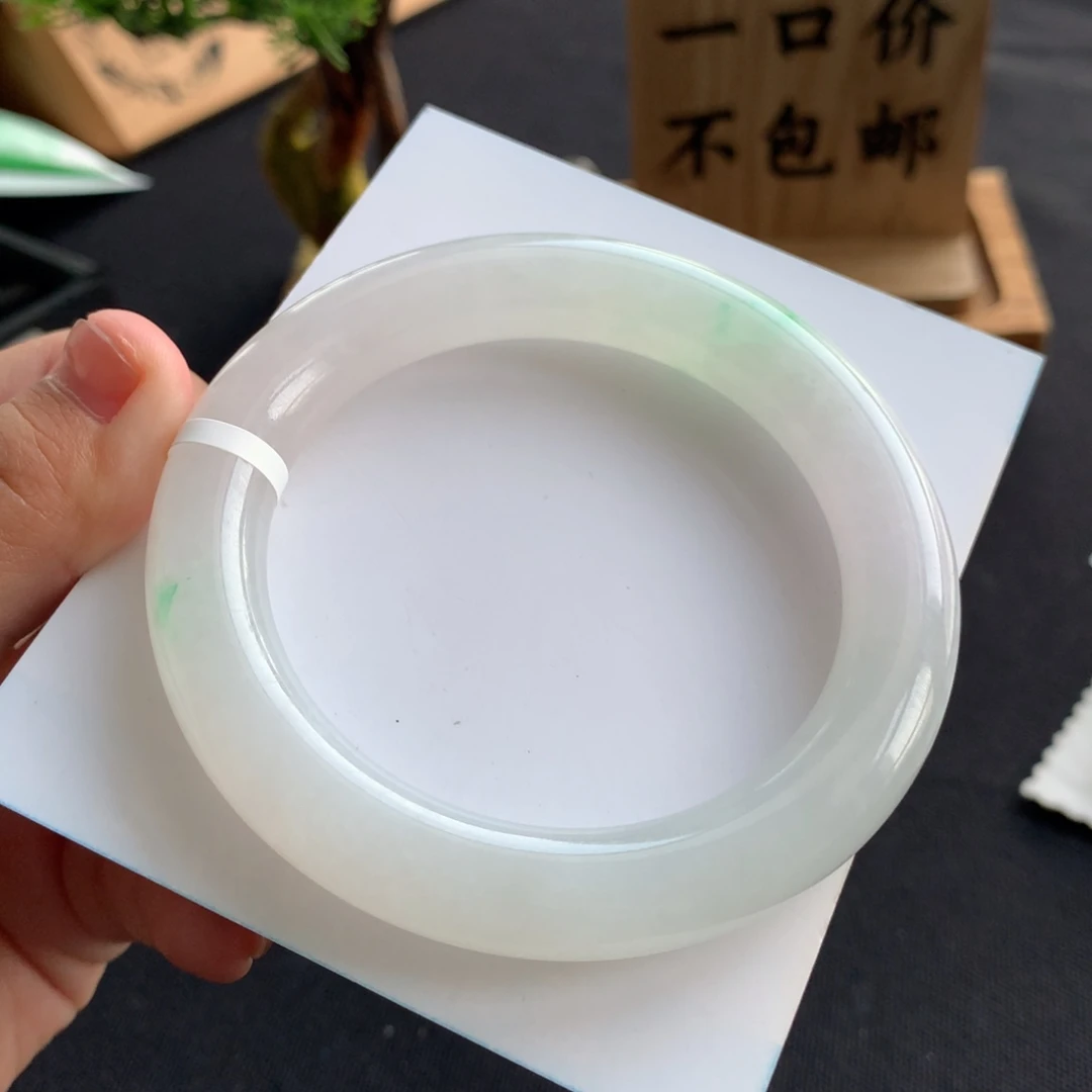 翡翠手镯未镶嵌手镯