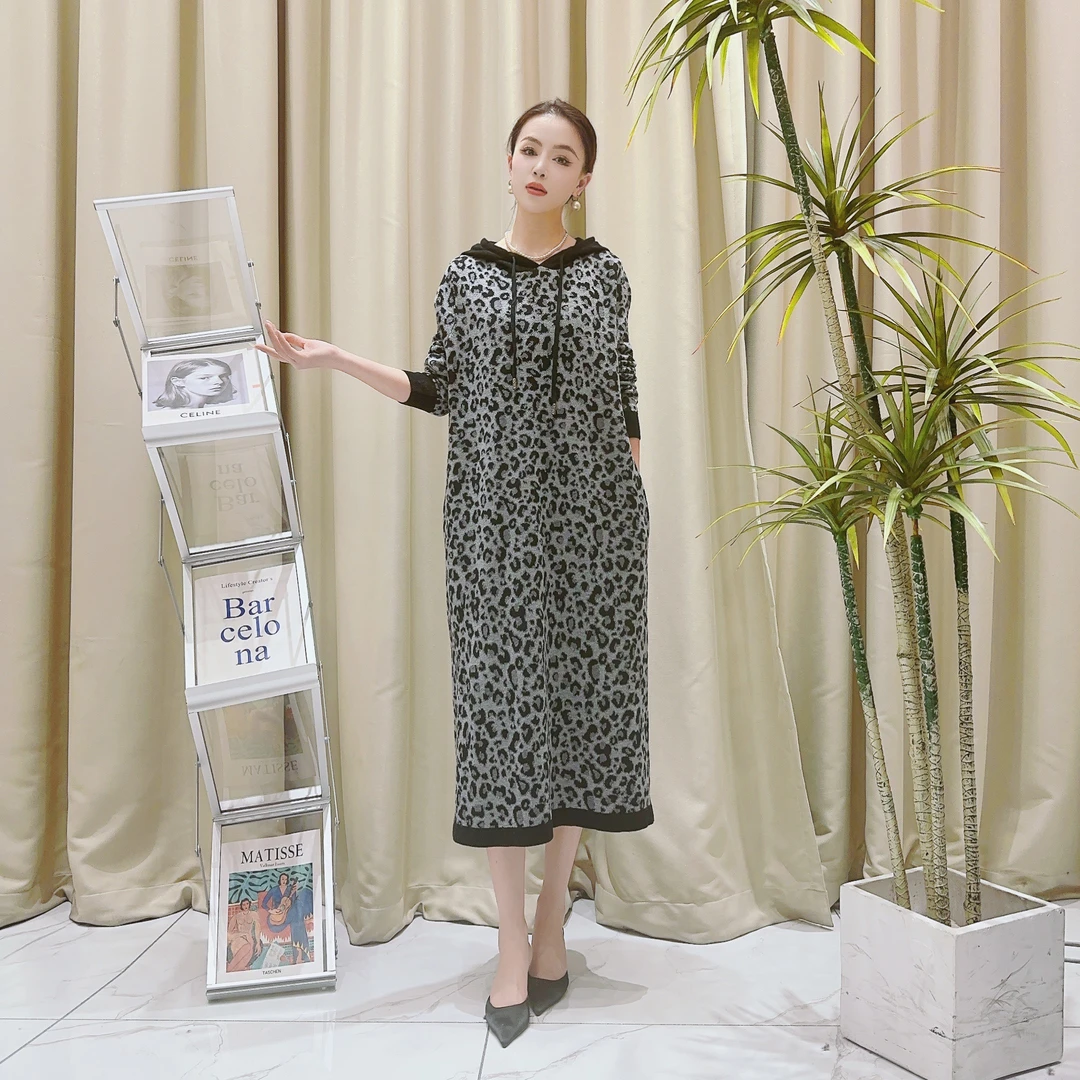 9100雪豹纹设计师秋冬长款提花轻奢针织带帽连衣裙
