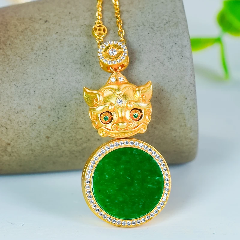 天然翡翠A货银镶嵌精致貔貅轻奢满辣绿翡翠绿圆牌吊坠项链