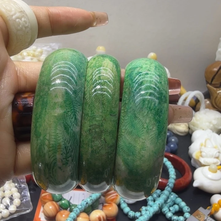 非洲紫檀（红花梨）绿色珊瑚鱼手镯