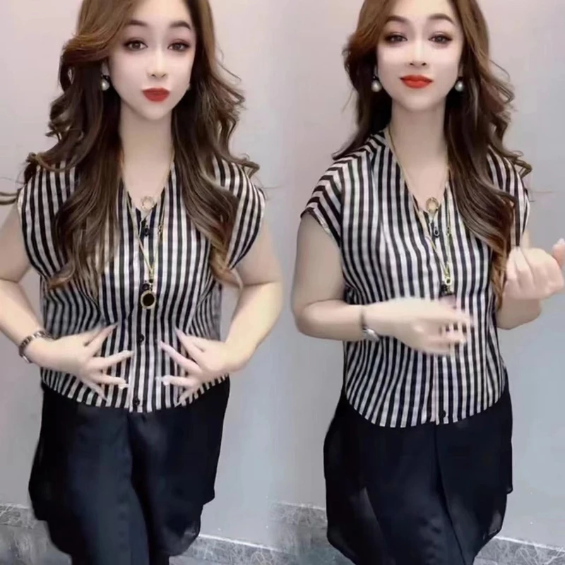 高端洋气百搭拼接格子短袖个性夏季新款时尚显气质减龄V领上衣女