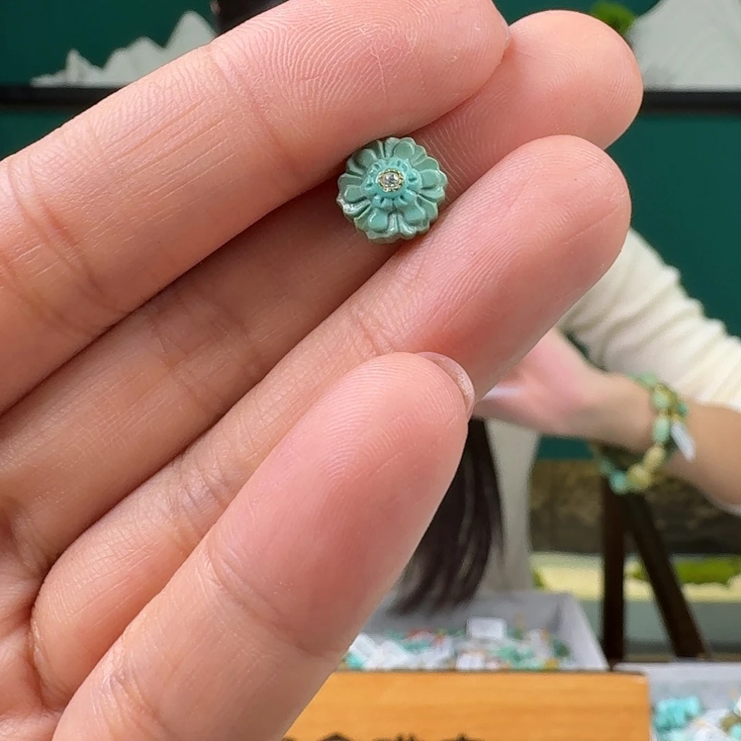 聊***钱绿松石未镶嵌珠宝奇石