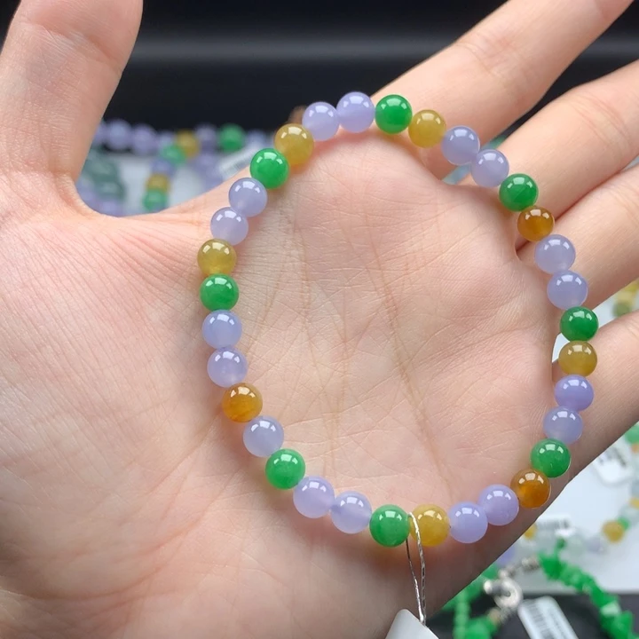 翡翠手镯未镶嵌翡翠