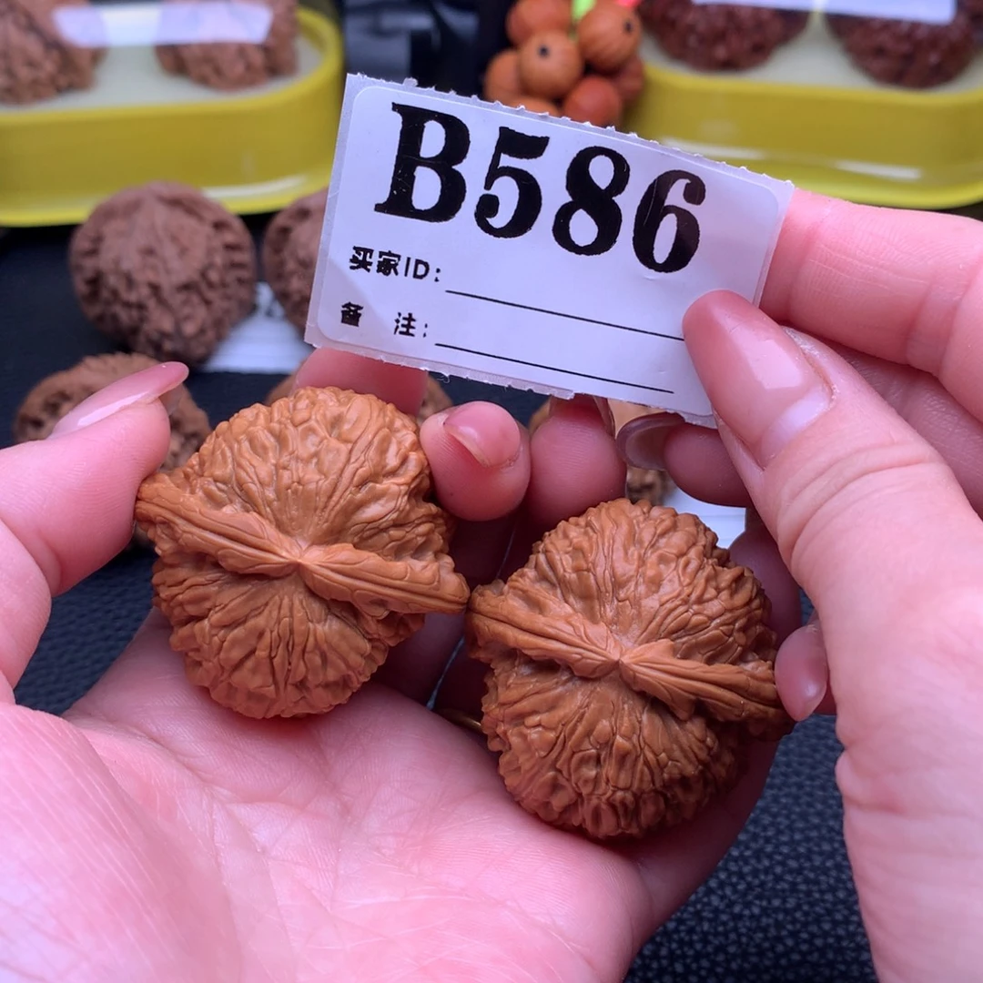 文玩核桃吊坠白狮586链接43尺