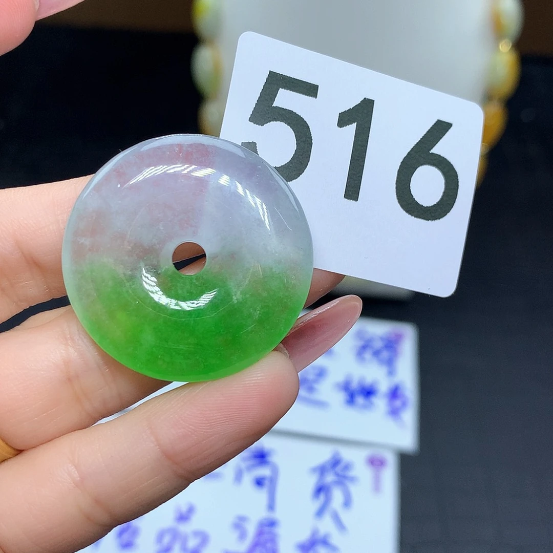翡翠吊坠(赠链)未镶嵌