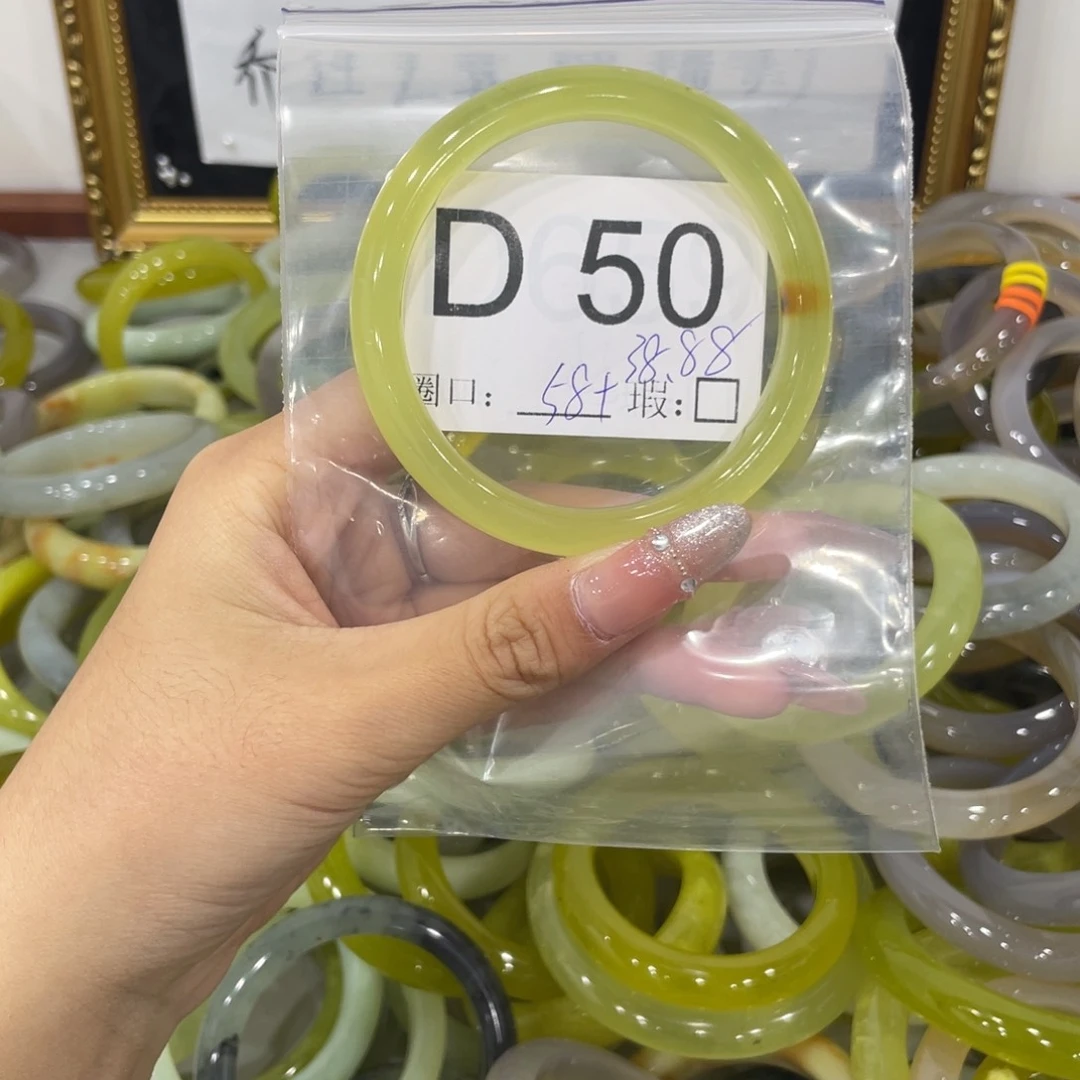 未镶嵌蛇纹石玉颈饰L****n