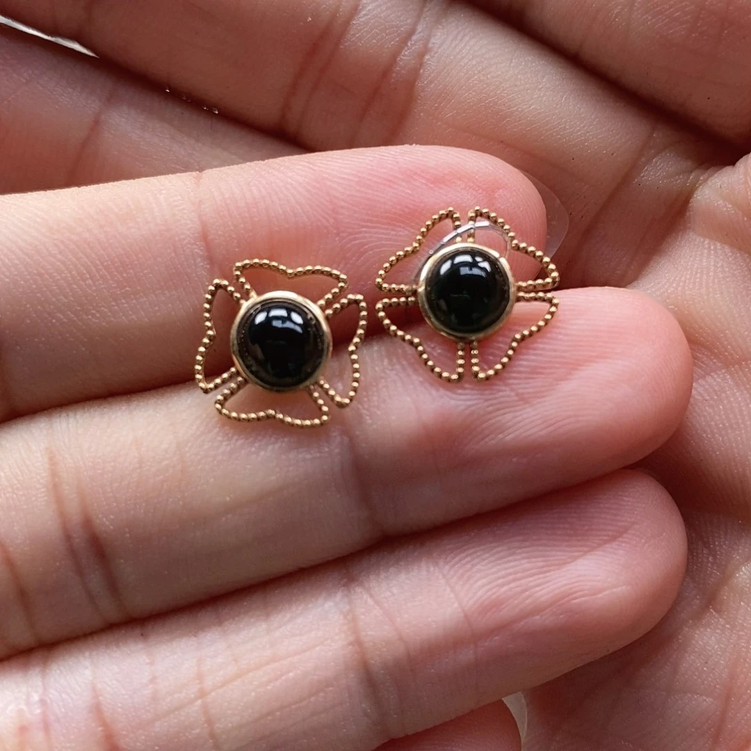 18K金镶嵌翡翠耳饰墨翠