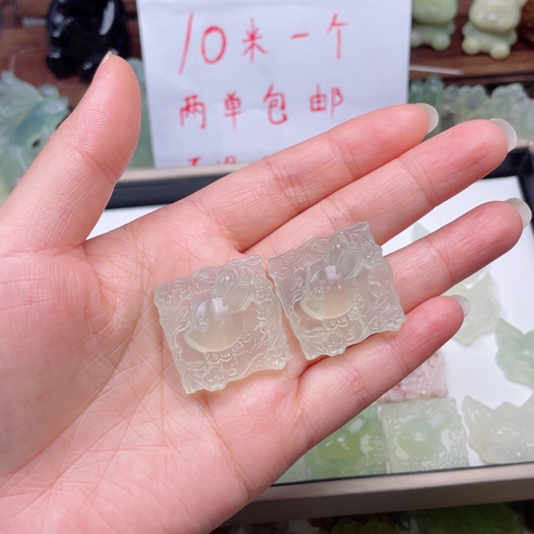 蛇纹石玉未镶嵌颈饰洋***记