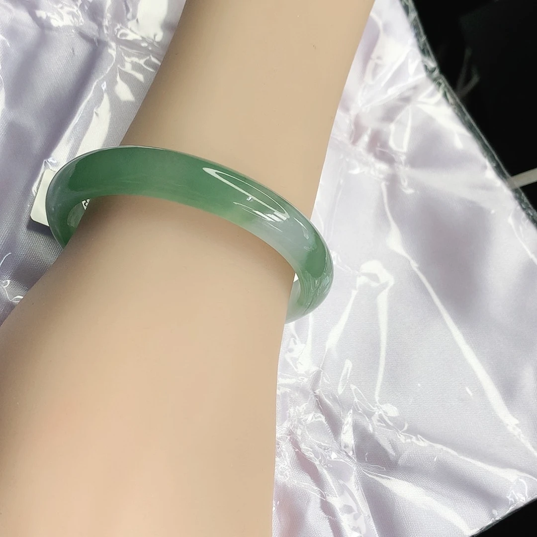翡翠手镯未镶嵌缅甸天然a货翡翠