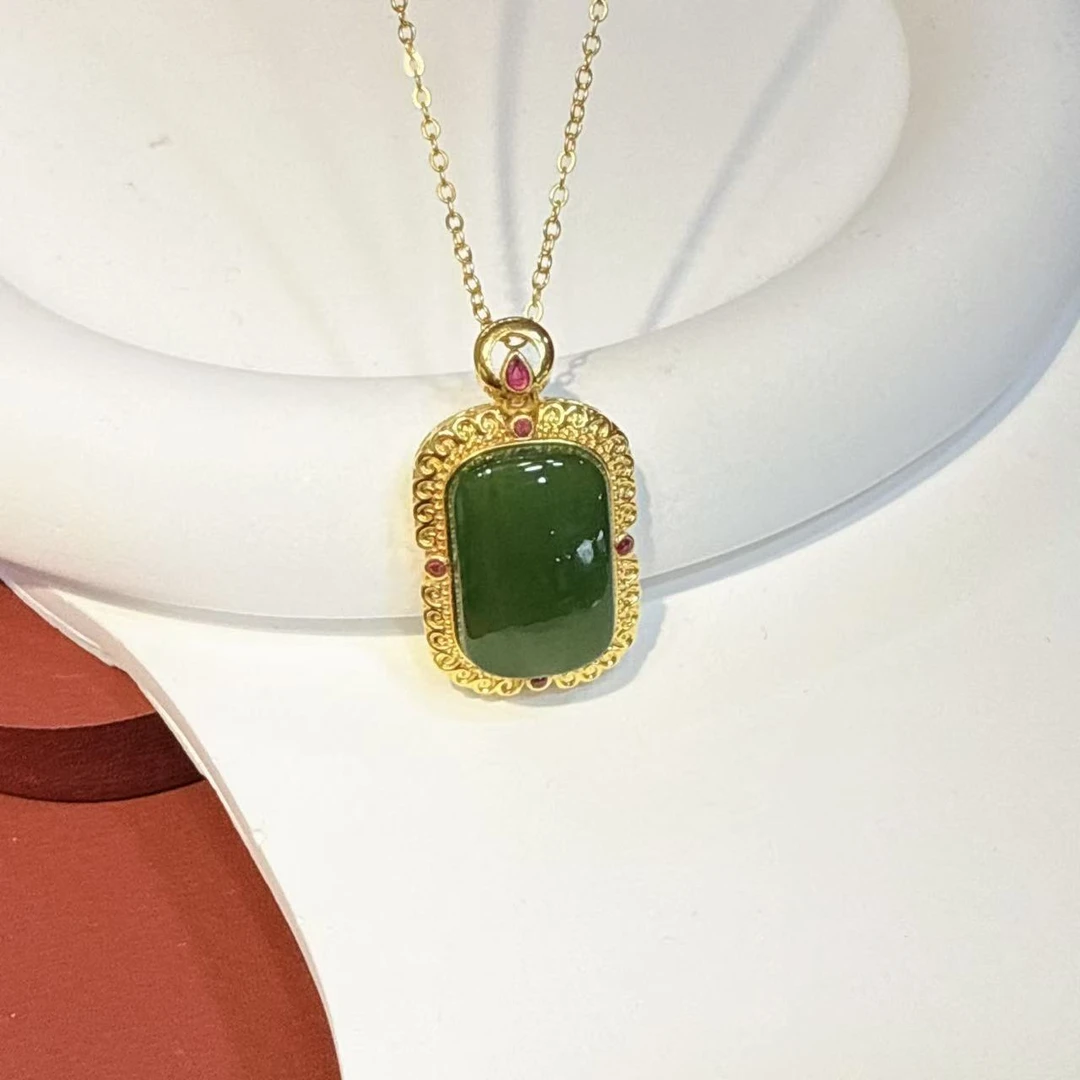 18K金18*12*8mm和田玉碧玉无事牌吊坠HE00591