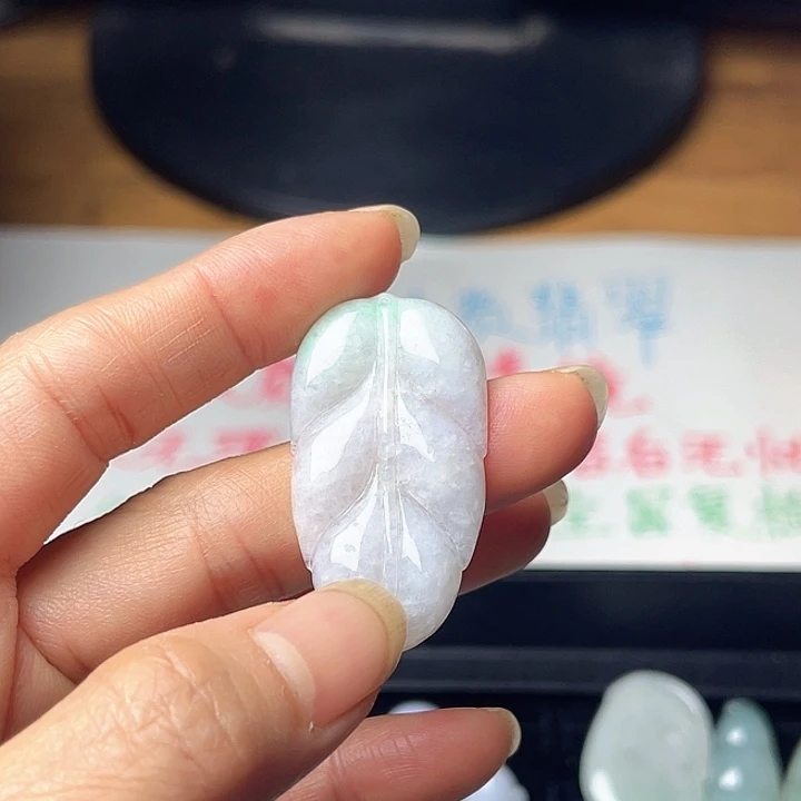 翡翠未镶嵌颈饰叶子