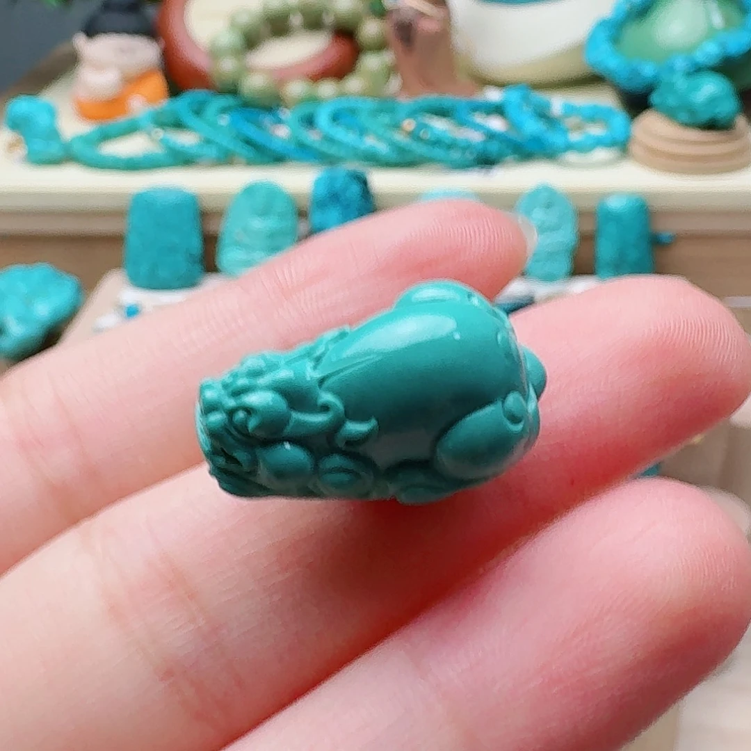 绿松石未镶嵌高瓷绿精雕大貔貅