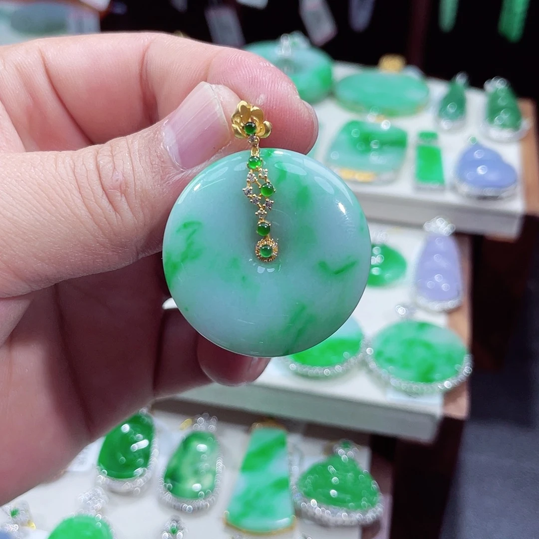 翡翠吊坠(不含链)18K金镶嵌