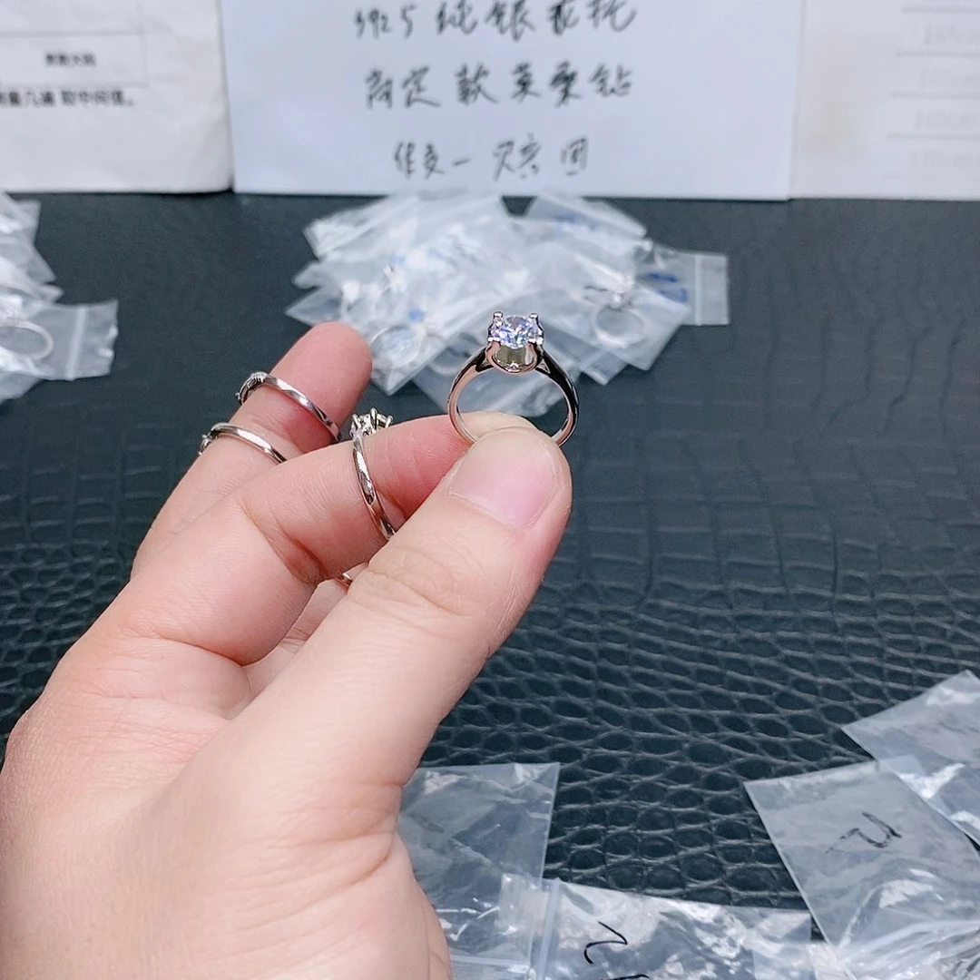 合成碳硅石925银光臂牛头1克拉12码