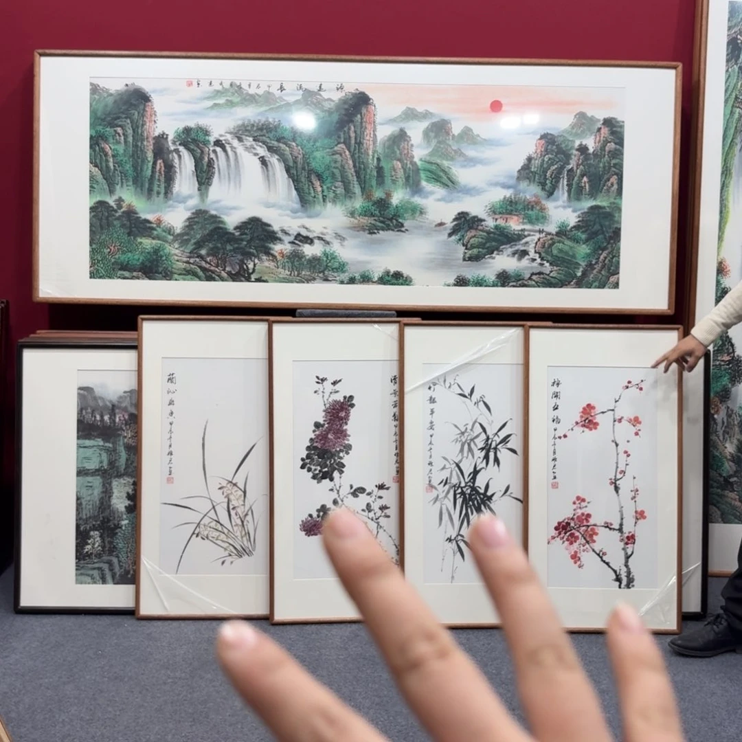 国画带框绘画作品