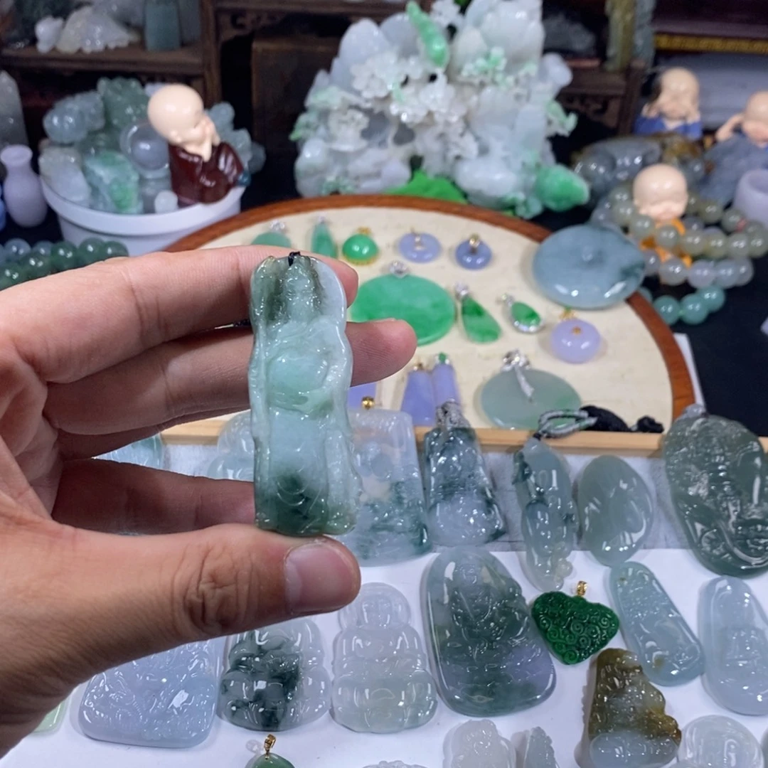 翡翠未镶嵌吊坠(不含链)关公