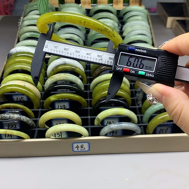 未镶嵌蛇纹石玉手镯133