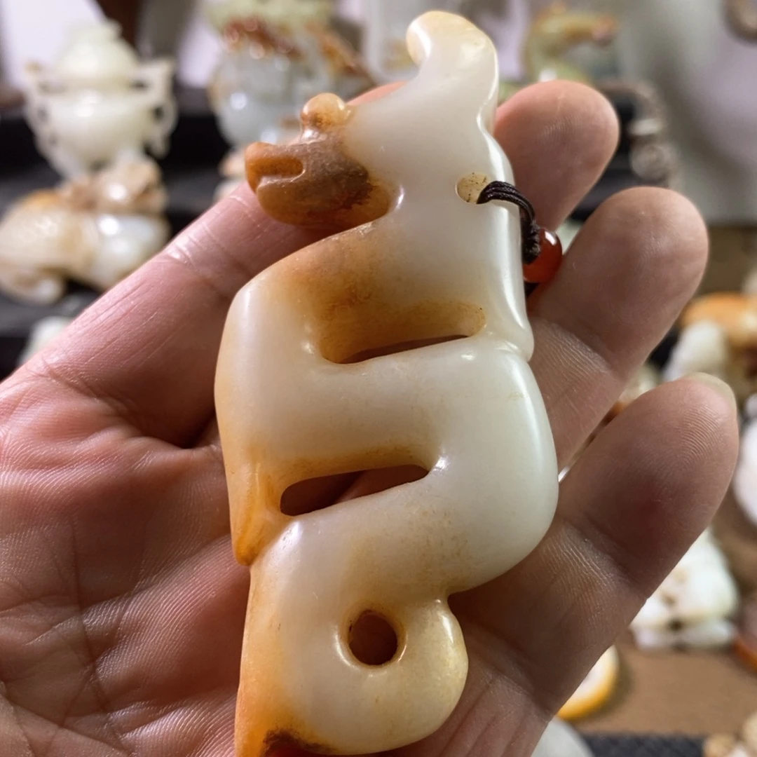 颈饰未镶嵌和田玉（青玉）