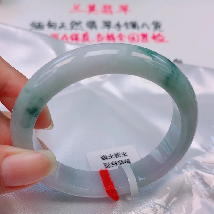 翡翠手镯未镶嵌54圈